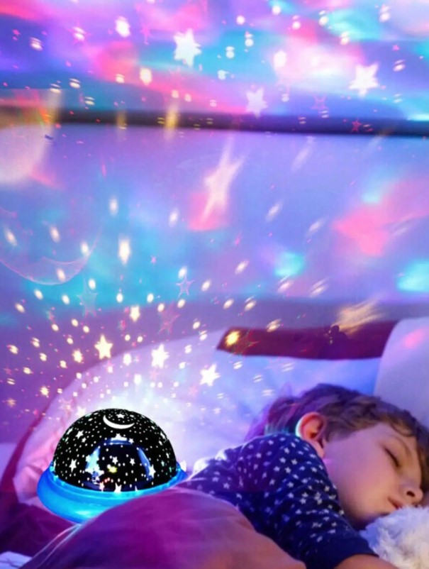 PROYECTOR DE LUNAS Y ESTRELLAS / TU PEQUE DORMIRA FELIZ VIENDO ESTRELLITAS